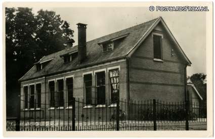 ansichtkaart: Kerkenveld, O.L. School