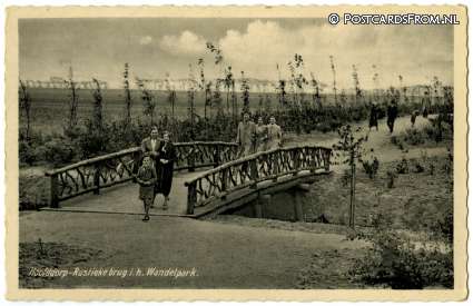 ansichtkaart: Hoofddorp, Rustieke brug i.h. Wandelpark