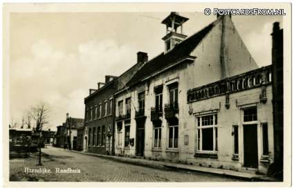 ansichtkaart: IJzendijke, Raadhuis