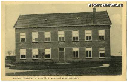 ansichtkaart: Vries, Kolonie 'Filadelfia'. Voorfront Verpleeggebouw
