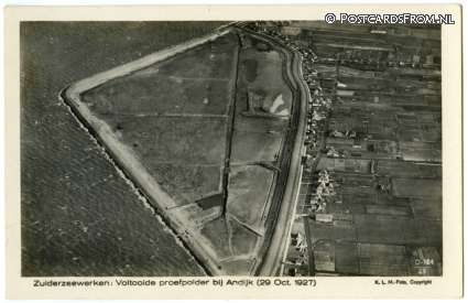 ansichtkaart: Andijk, Zuiderzeewerken. Voltooide proefpolder bij Andijk. 29 Oct. 1927