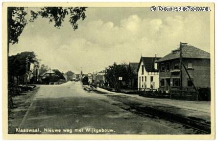 ansichtkaart: Klaaswaal, Nieuwe weg met Wijkgebouw
