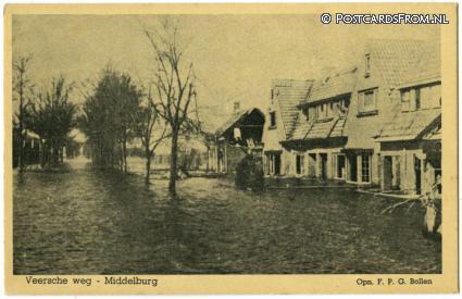 ansichtkaart: Middelburg, Veersche weg. Watersnood
