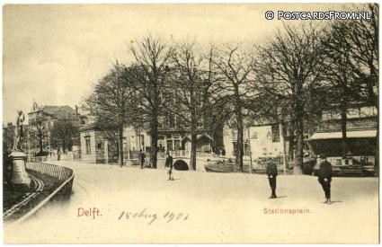 ansichtkaart: Delft, Stationsplein