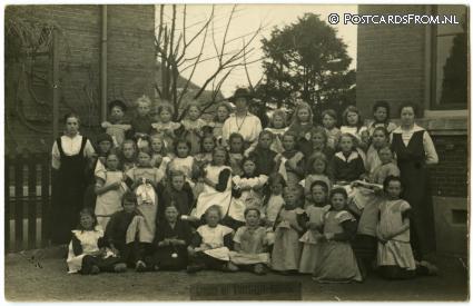 Vlaardingerambacht, Groeten uit. Schoolklas ansichtkaart: Vlaardingerambacht, Groeten uit. Schoolklas