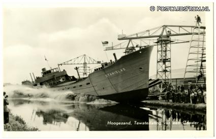 ansichtkaart: Hoogezand, Tewaterlating van een Coaster. s.s. Stanislas