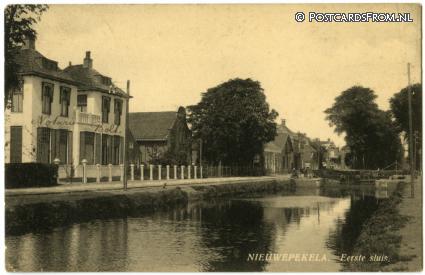 ansichtkaart: Nieuwe Pekela, Eerste sluis