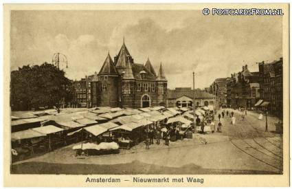 ansichtkaart: Amsterdam, Nieuwmarkt met Waag