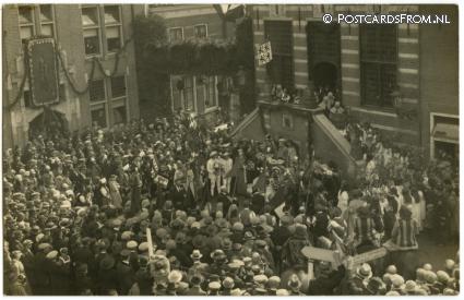 ansichtkaart: Oudewater, Stadhuis. Feesten