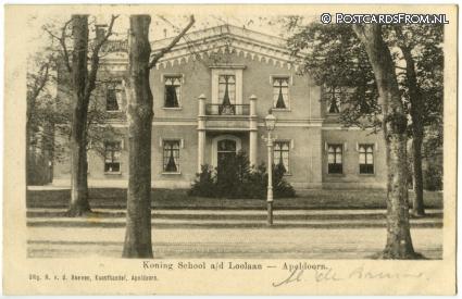 ansichtkaart: Apeldoorn, Koning School a.d. Loolaan