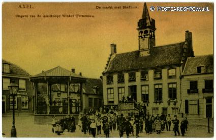 ansichtkaart: Axel, De markt met Stadhuis