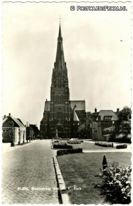 ansichtkaart: Rijen, Mariastraat met R.K. Kerk