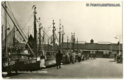 Urk, Dormakade met visafslag ansichtkaart: Urk, Dormakade met visafslag