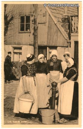 Urk, Aan de pomp ansichtkaart: Urk, Aan de pomp