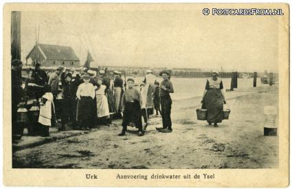 ansichtkaart: Urk, Aanvoering drinkwater uit de Ysel