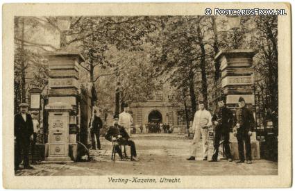ansichtkaart: Utrecht, Vesting-Kazerne