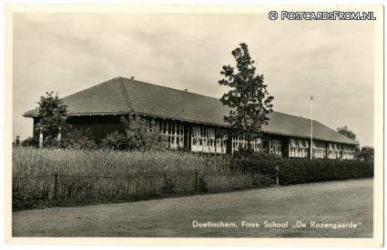 ansichtkaart: Doetinchem, Finse School 'De Rozengaarde'