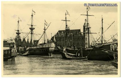 Delfshaven, Piet Hein Vloot tijdens 40-jarig Regeeringsjubileumfeesten ansichtkaart: Delfshaven, Piet Hein Vloot tijdens 40-jarig Regeeringsjubileumfeesten