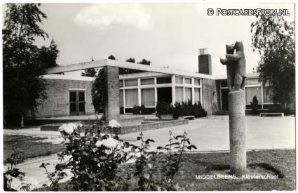 ansichtkaart: Middelbeers, Kleuterschool