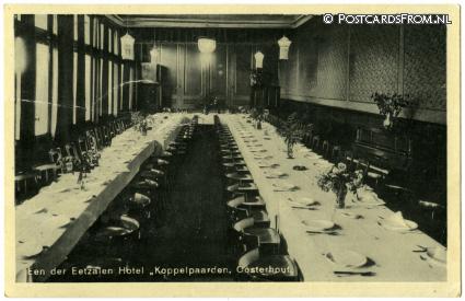 ansichtkaart: Oosterhout NB, Een der Eetzalen Hotel 'Koppelpaarden'