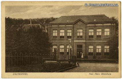 ansichtkaart: Zaltbommel, Ned. Herv. Weeshuis