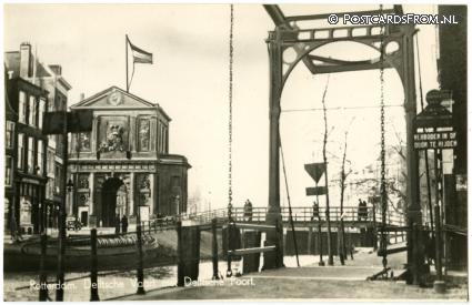 ansichtkaart: Rotterdam, Delftsche Vaart met Delftsche Poort