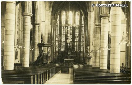 ansichtkaart: Groningen, St. Martinuskerk aan het Broerplein. Interieur