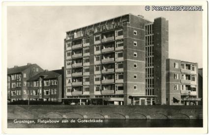 ansichtkaart: Groningen, Flatgebouw aan de Gorechtkade
