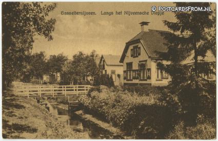 Gasselternijveen, Langs het Nijveensche Diepje ansichtkaart: Gasselternijveen, Langs het Nijveensche Diepje