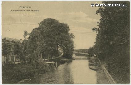 ansichtkaart: Naarden, Binnenhaven met Zeebrug