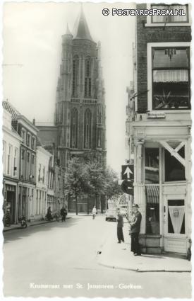 ansichtkaart: Gorinchem, Kruisstraat met St. Janstoren