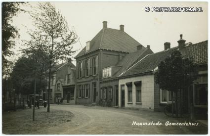 ansichtkaart: Burgh-Haamstede, Haamstede. Gemeentehuis