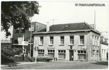 IJsselmonde, Cafe-Rest. 'De Gouden Leeuw'. IJsselmondse Hoofd. R.W. Slagmolen ansichtkaart: IJsselmonde, Cafe-Rest. 'De Gouden Leeuw'. IJsselmondse Hoofd. R.W. Slagmolen