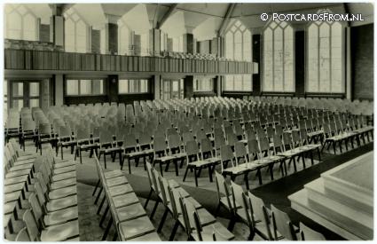 ansichtkaart: Beilen, Gereformeerde Kerk. Ingericht met Zwagerstapelstoelen 'Regina'