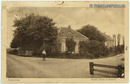 Spijkenisse, Openb. School en Pastorie ansichtkaart: Spijkenisse, Openb. School en Pastorie