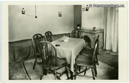 ansichtkaart: Hoenderloo, Kampeercentrum 'De Woeste Hoogte'. Interieur Bungalow