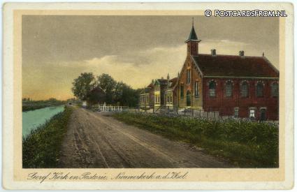 ansichtkaart: Nieuwerkerk ad IJssel, Geref. Kerk en Pastorie