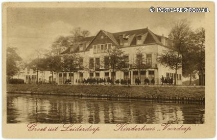 ansichtkaart: Leiderdorp, Kinderhuis 'Voordorp'
