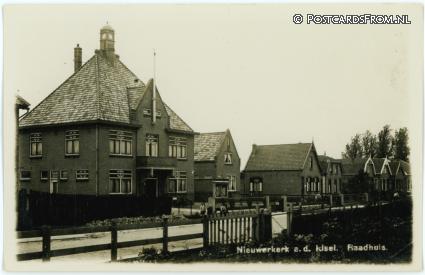 ansichtkaart: Nieuwerkerk ad IJssel, Raadhuis