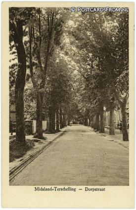 Terschelling Midsland, Dorpstraat ansichtkaart: Terschelling Midsland, Dorpstraat