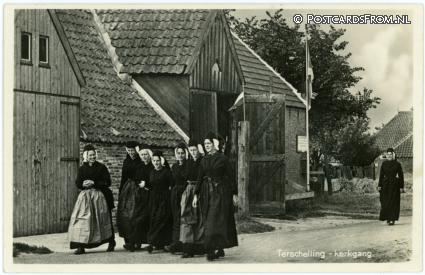 ansichtkaart: Terschelling, Kerkgang