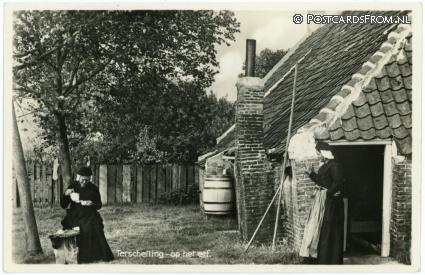 ansichtkaart: Terschelling, Op het erf