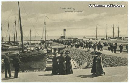 ansichtkaart: Terschelling West, Aankomst Postboot