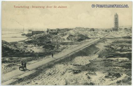 Terschelling, Straatweg door de duinen ansichtkaart: Terschelling, Straatweg door de duinen