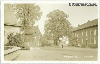 ansichtkaart: Margraten, Dorpsplein