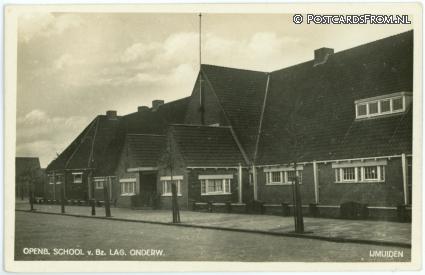 ansichtkaart: IJmuiden, Openb. School v. Bz. Lag. Onderwijs