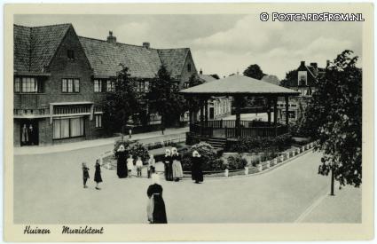 Huizen, Muziektent. Dorpsplein ansichtkaart: Huizen, Muziektent. Dorpsplein