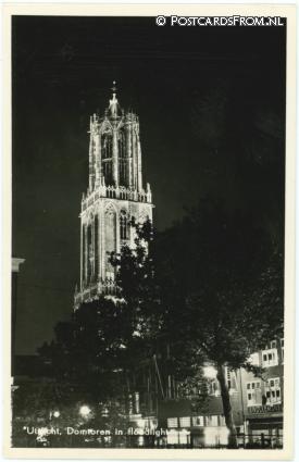 ansichtkaart: Utrecht, Domtoren in floodlight