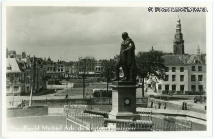ansichtkaart: Vlissingen, Standbeeld Michiel Adr. de Ruyter