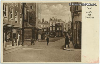 ansichtkaart: Delft, Achter het Stadhuis